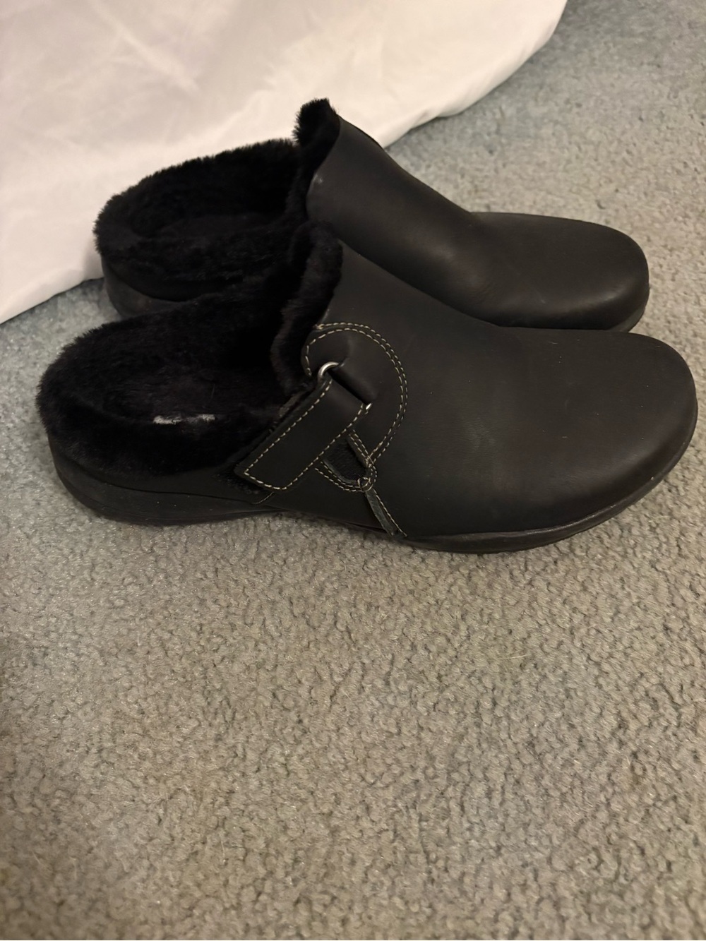 Clarks Black Faux-Fur Lined Slip-On Clog Mule